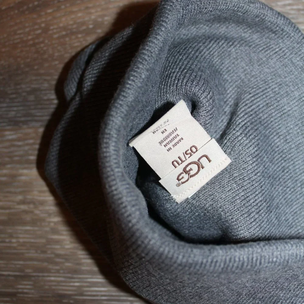 NWT UGG WOMEN'S MEN'S BEANIE KNIT WOOL BLEND LOGO WINTER‎ HAT GRAY